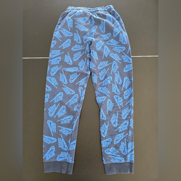 *preworn* Boys Nike Set Youth XL *Size Tag Removed From Hoodie, SEE PICS - Picture 4 of 8